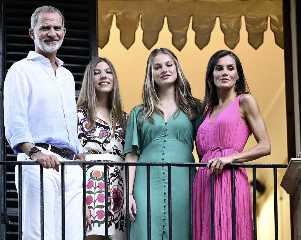 King Felipe VI Queen Letizia and Their Two Children enjoying summer